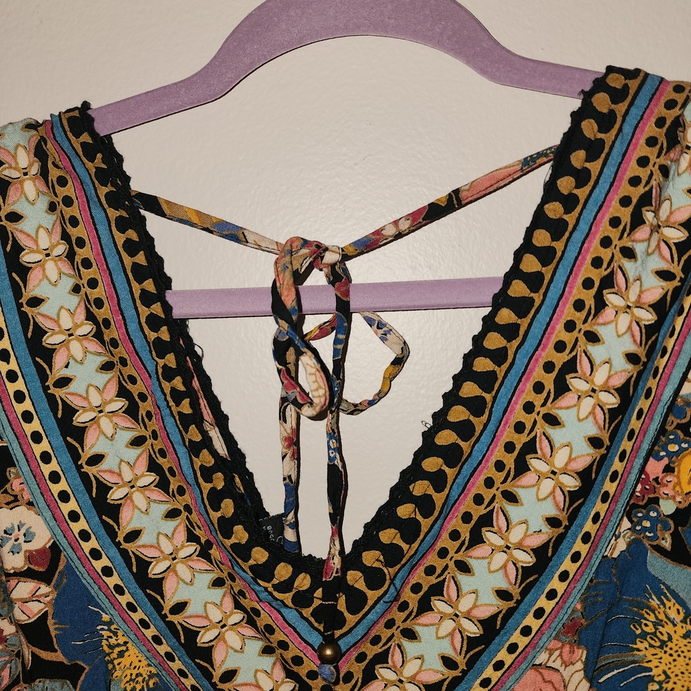 Angie Floral V-Neck Sleeveless Blouse - Black and Blue - Picture 5 of 5